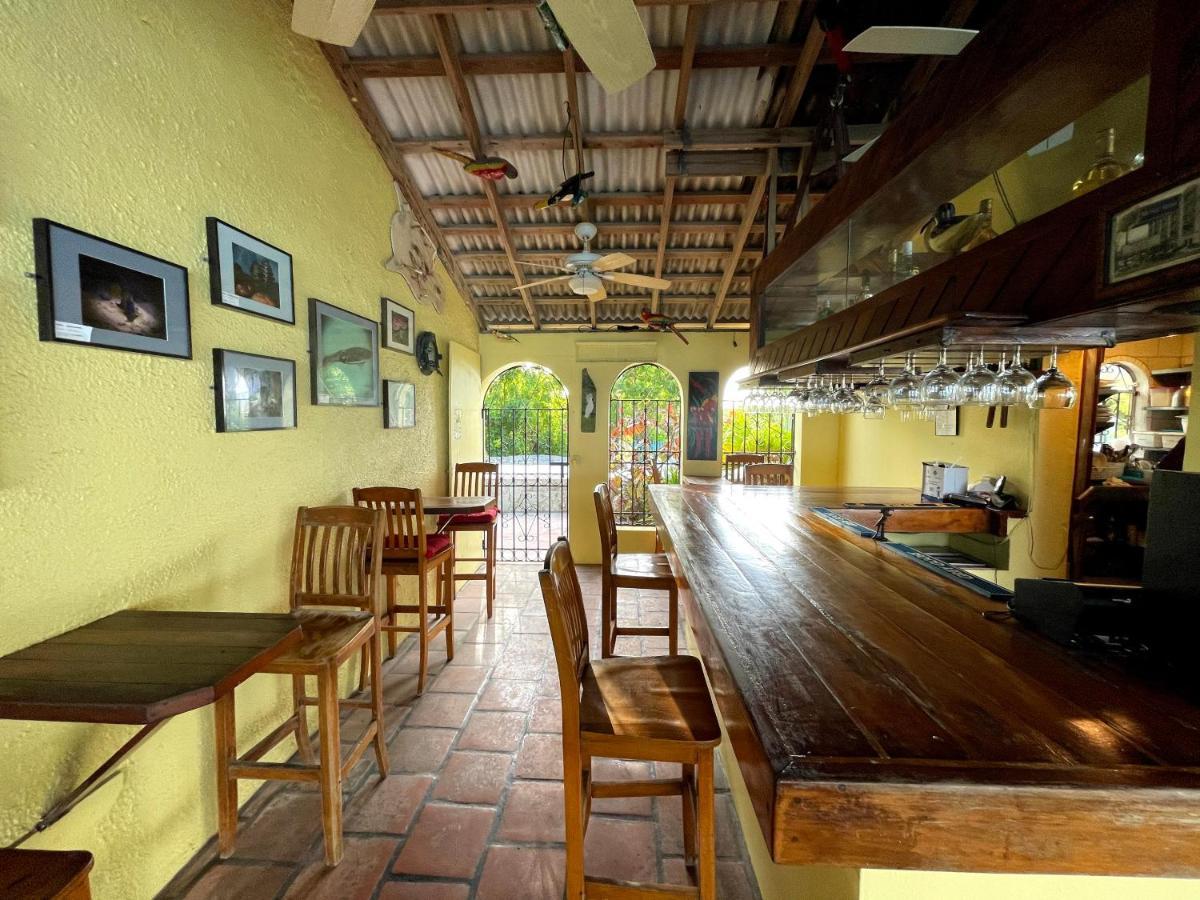鱼鹰海滩酒店 Cockburn Town 外观 照片