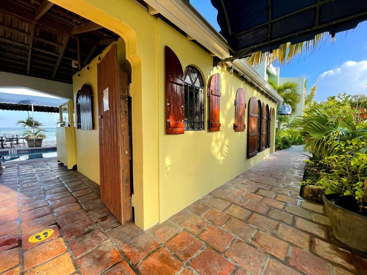 鱼鹰海滩酒店 Cockburn Town 外观 照片